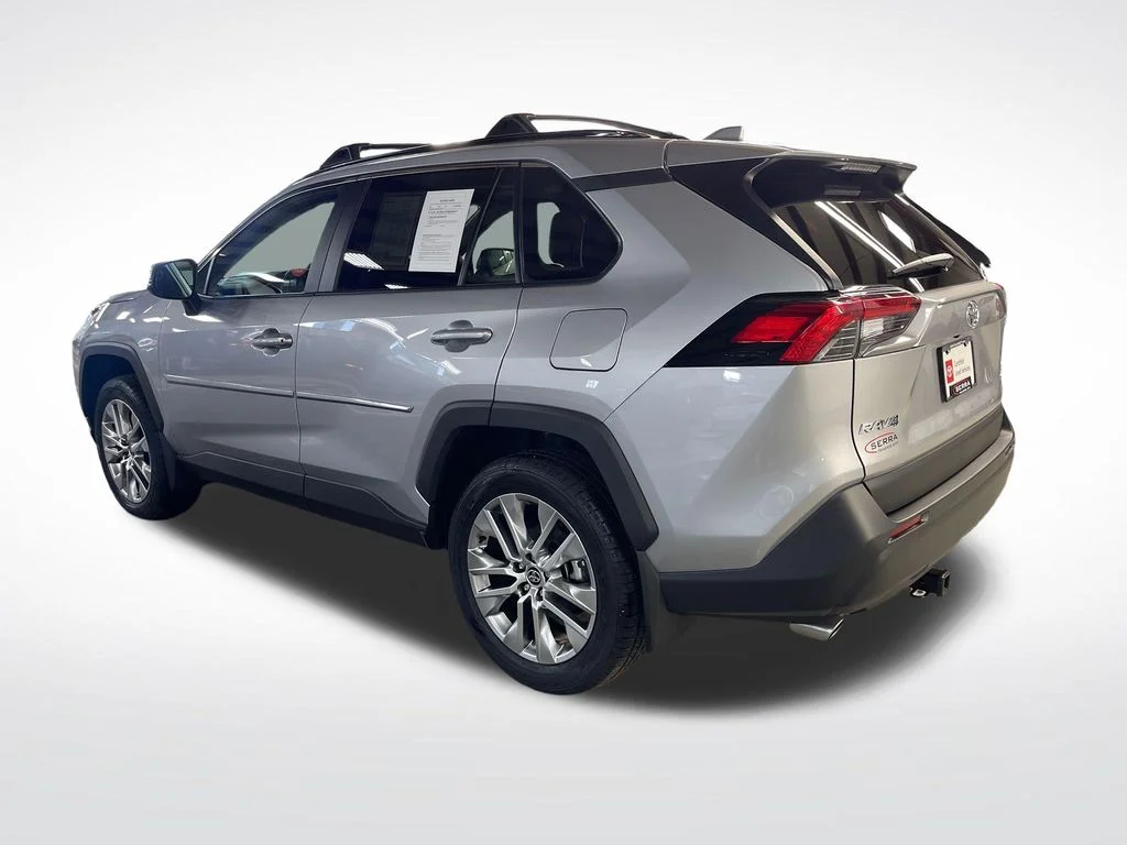 Used 2024 Silver Toyota XLE Premium image 3
