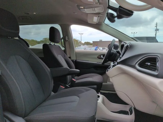 Used 2024 White Chrysler LX image 24