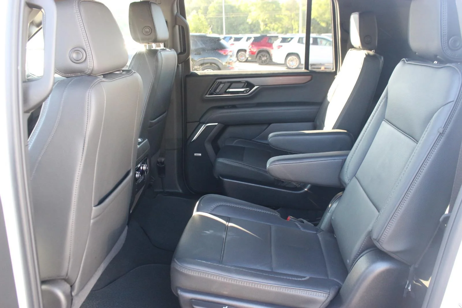 Used 2025 Summit White GMC Denali image 33