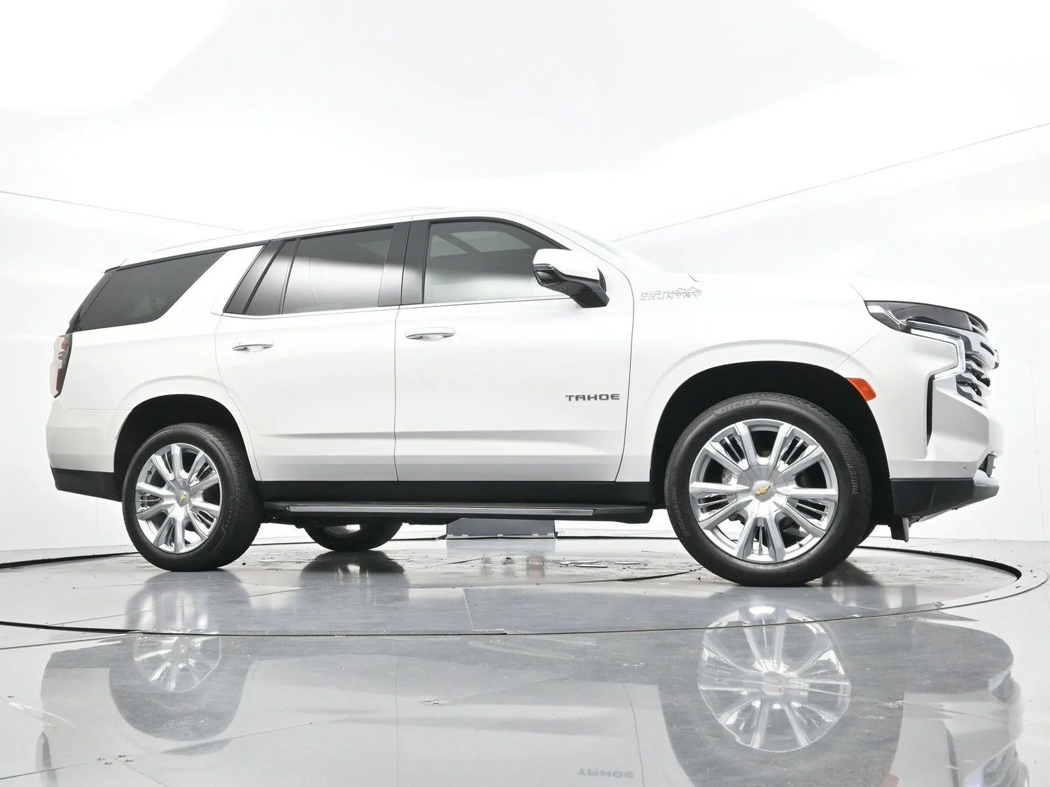 Used 2024 Iridescent Pearl Tricoat Chevrolet High Country image 46