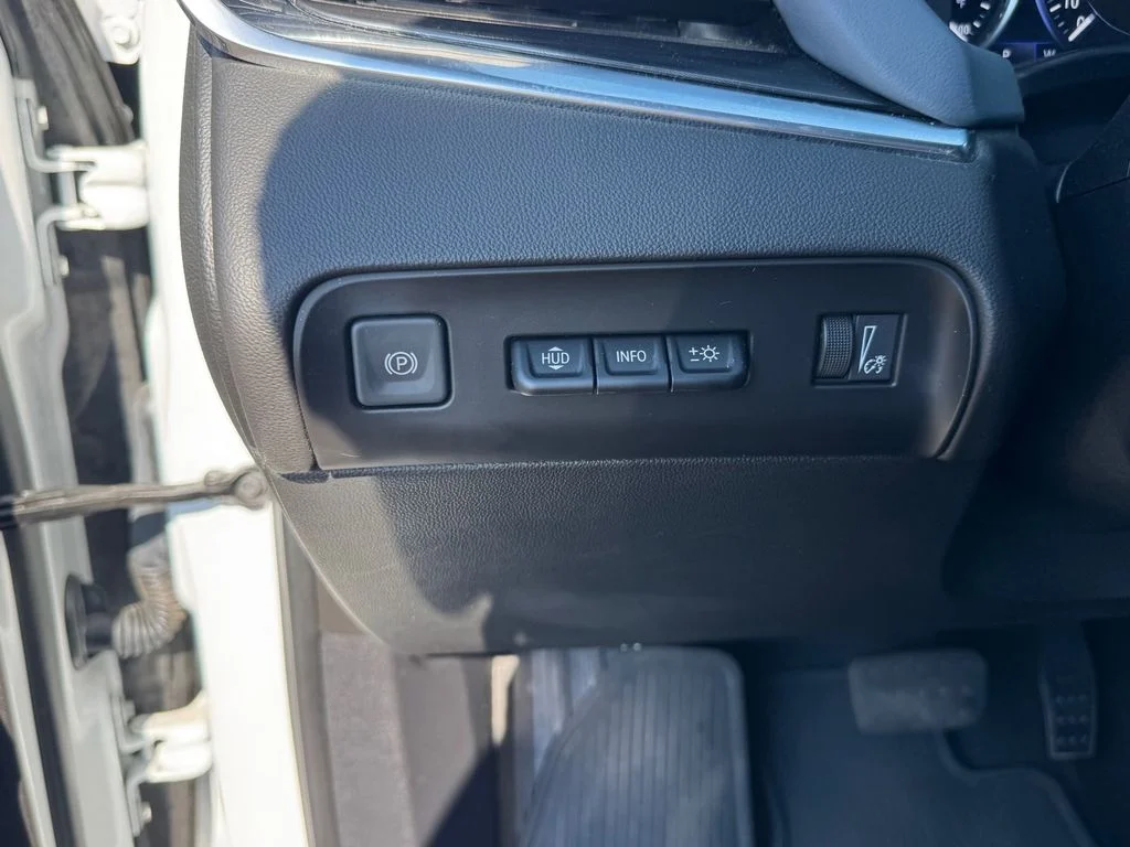 Used 2024 White Buick Premium Group image 23