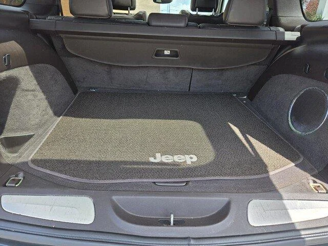 Used 2018 Ivory 3-Coat Jeep Summit image 26