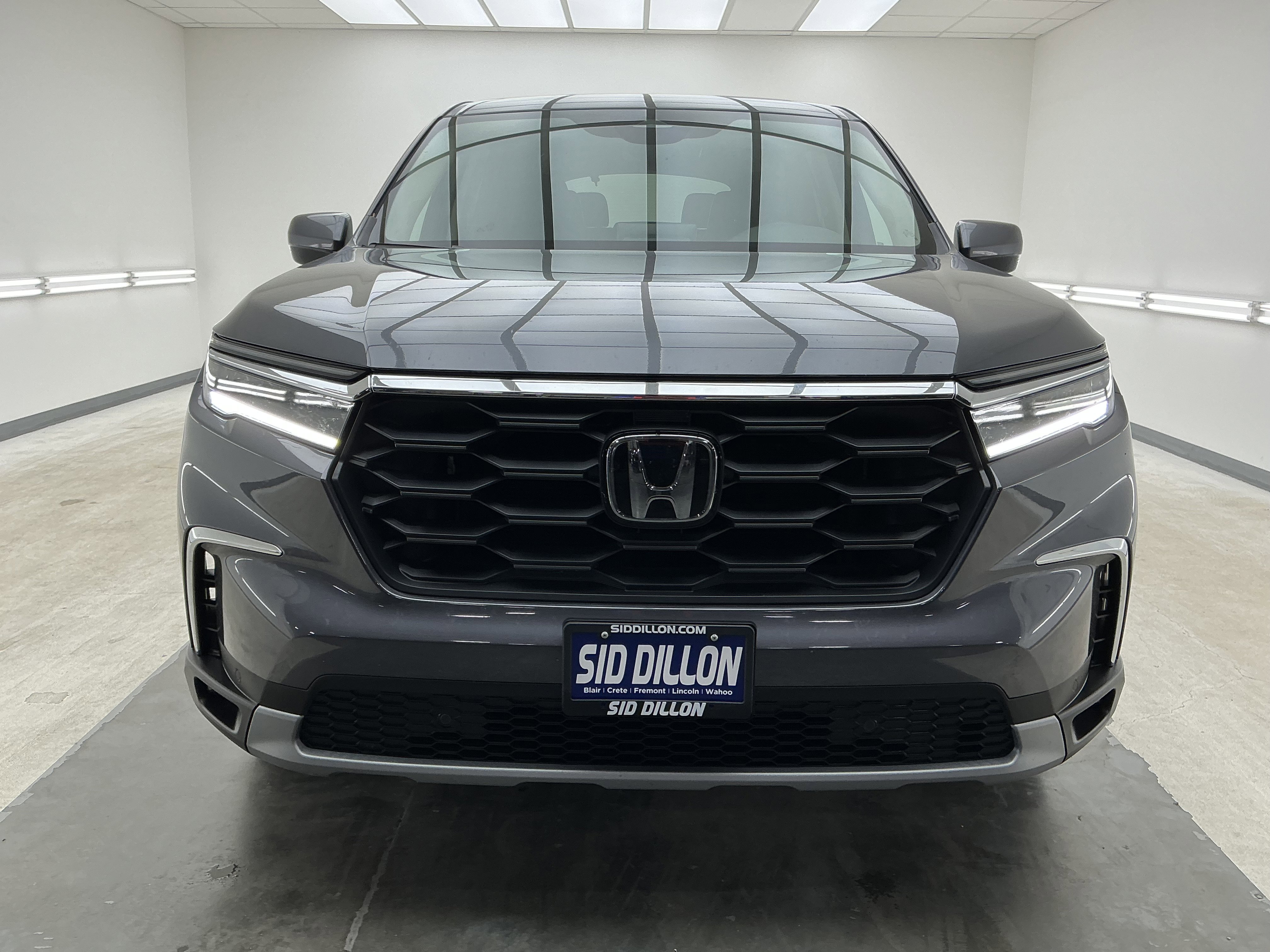Used 2025 Black Honda EX-L image 2