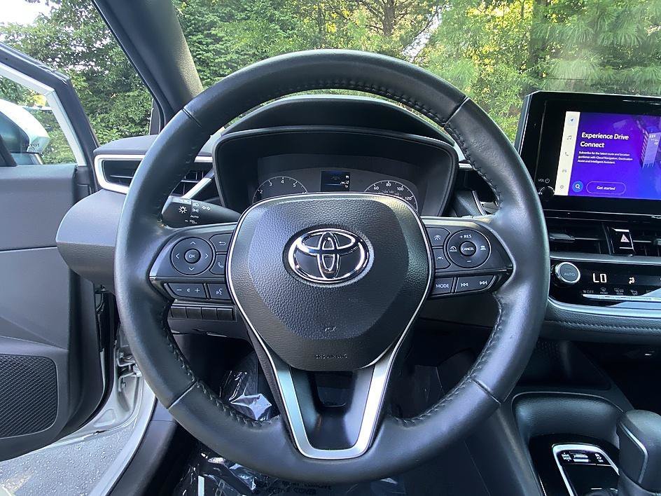 Used 2025 Classic Silver Metallic Toyota SE image 14