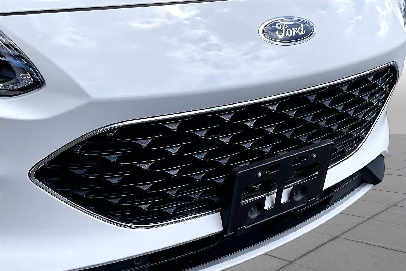 Used 2020 Star White Metallic Tri-Coat Ford Titanium Hybrid image 29