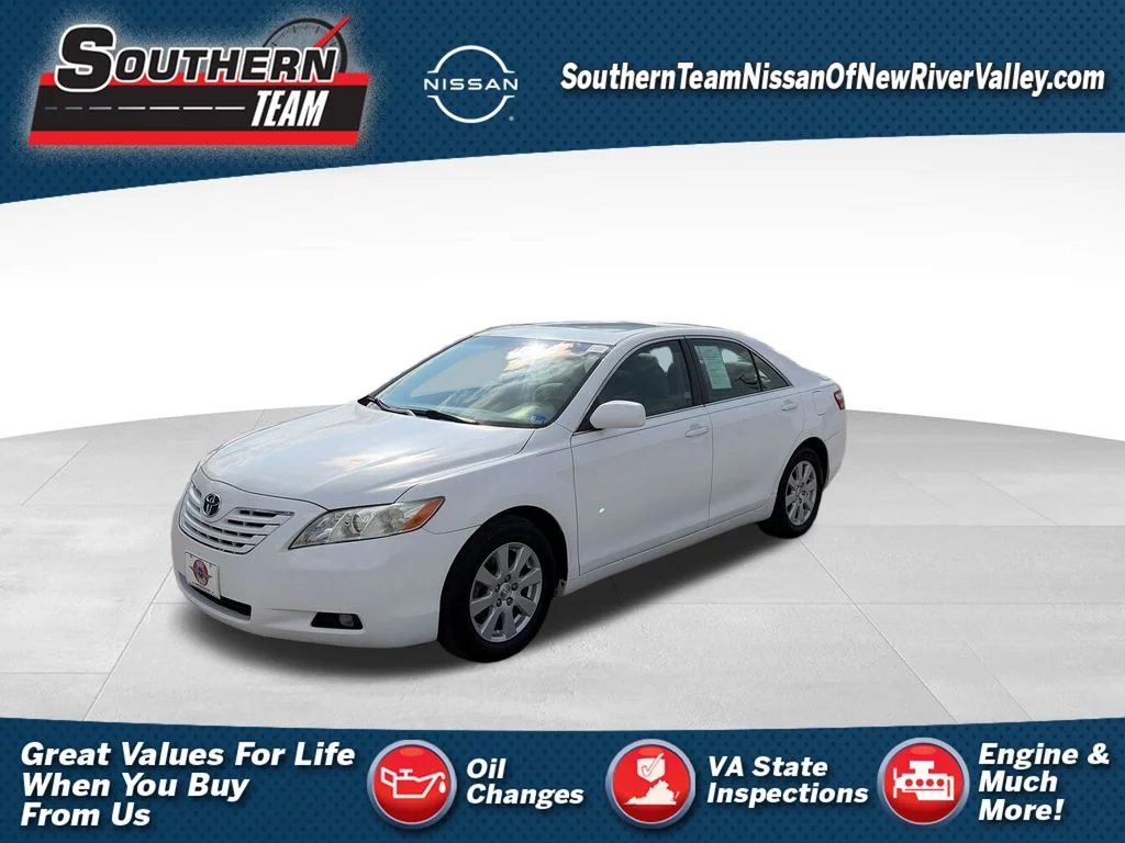Used 2009 White Toyota XLE image 1