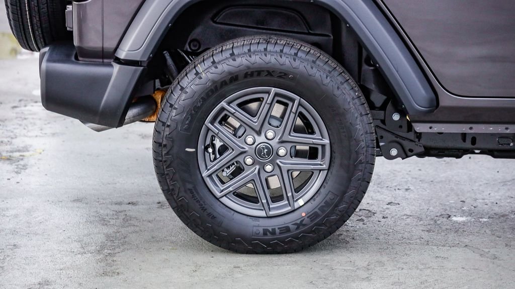 New 2026 Granite Crystal Metallic Clearcoat Jeep Sport S image 12