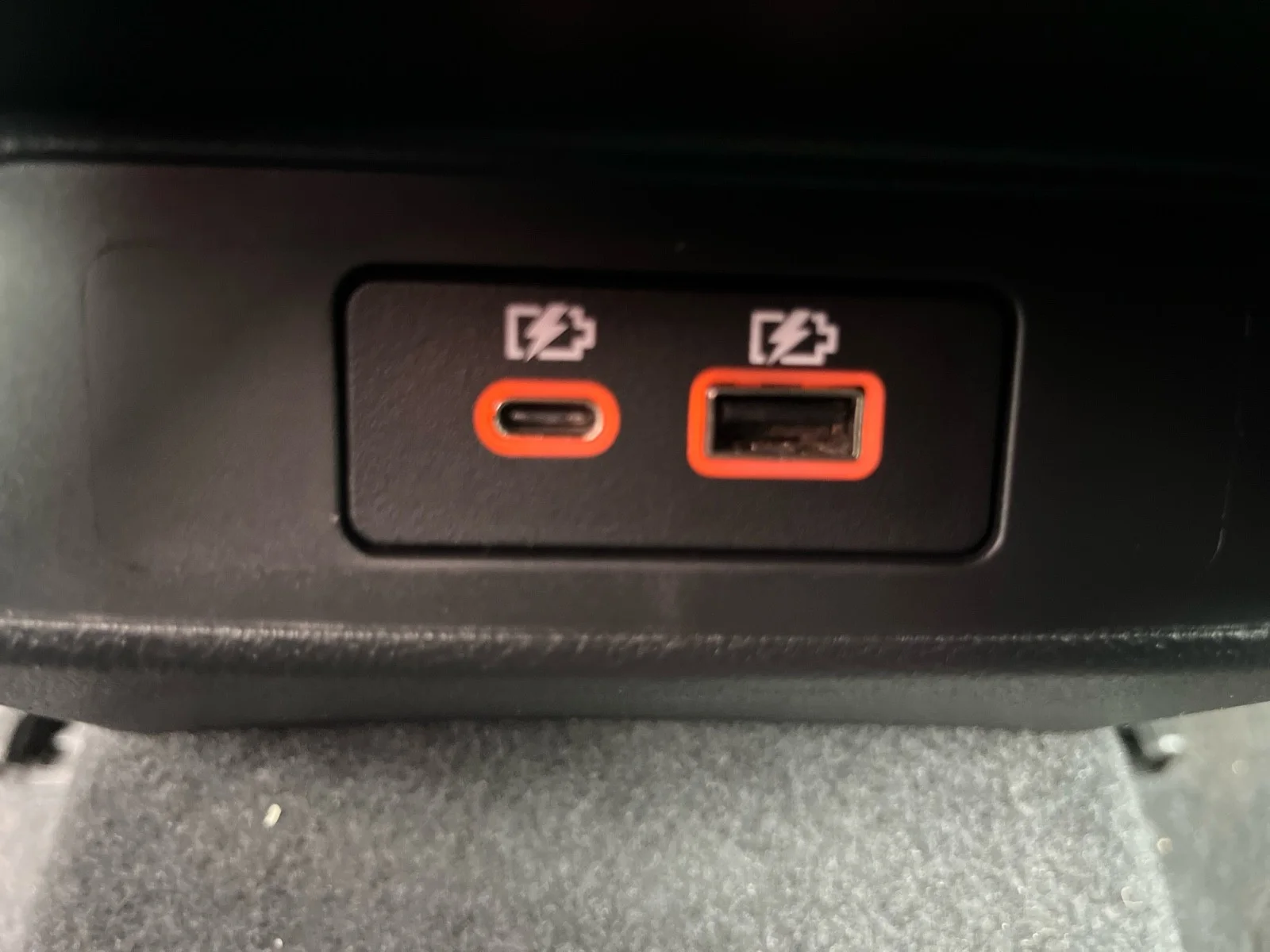 Used 2025 Brilliant Silver Metallic Nissan SV FWD image 27