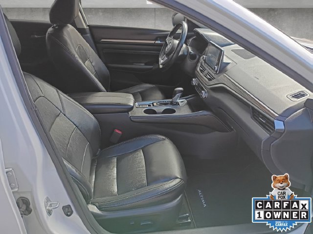Used 2019 White Nissan 2.5 Platinum image 24