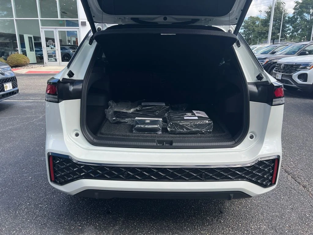 New 2026 White Pearl Volkswagen SE R-Line Black image 28