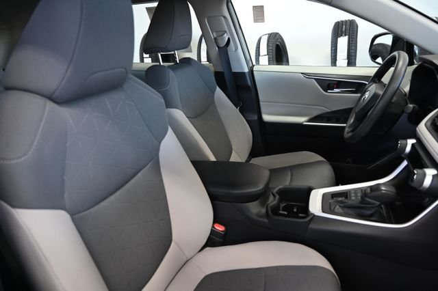 2022 Toyota RAV4 XLE - Photo 9