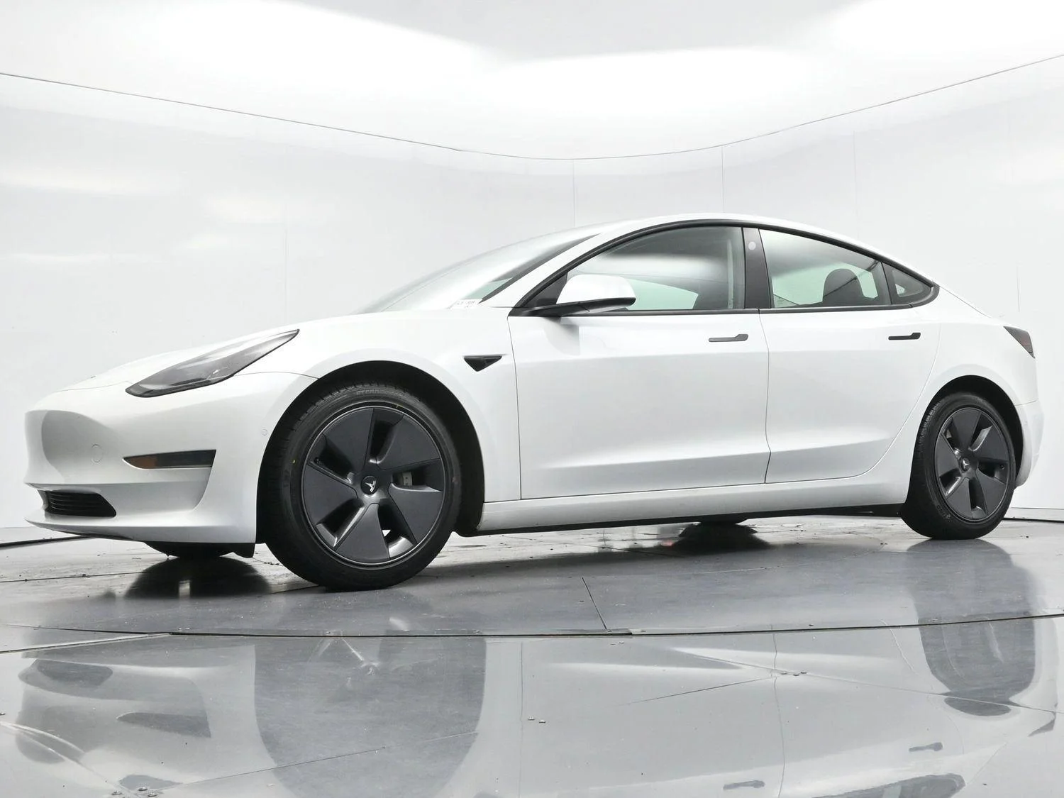 Used 2021 Pearl White Multi-Coat Tesla Standard Range Plus image 45