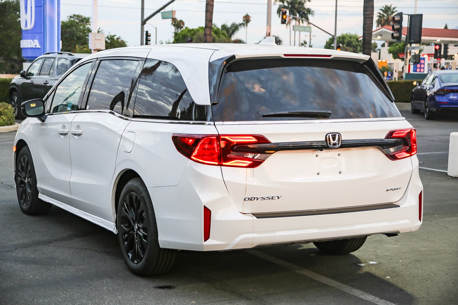 New 2026 Platinum White Pearl Honda Sport-L Auto image 6
