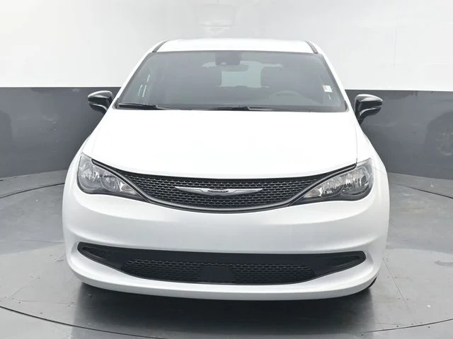 New 2027 Bright White Clear-Coat Exterior Paint Chrysler LX image 11