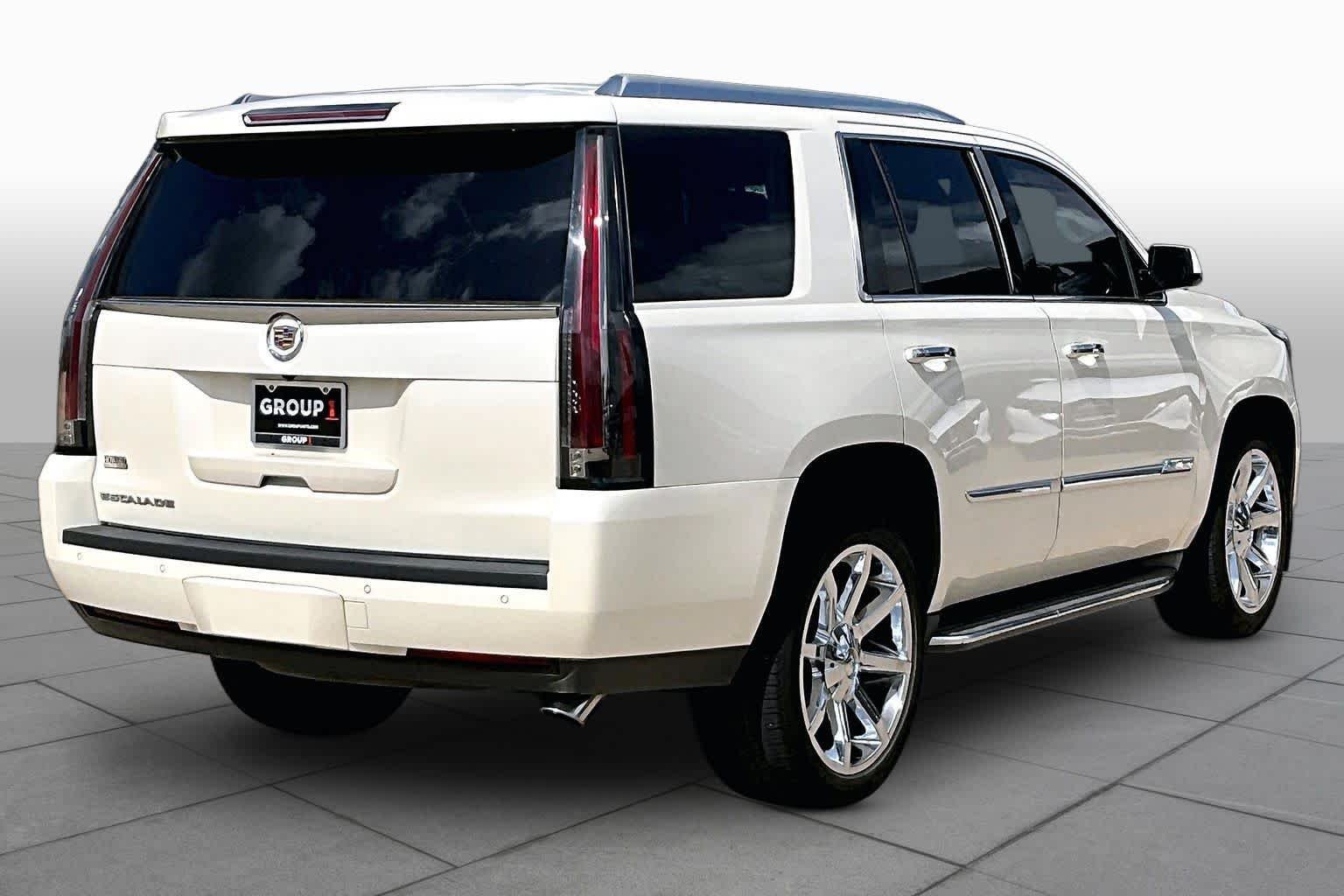 Used 2015 White Diamond Tricoat Cadillac Luxury image 7