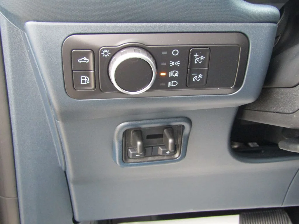 New 2026 Shadow Black Ford XLT image 25