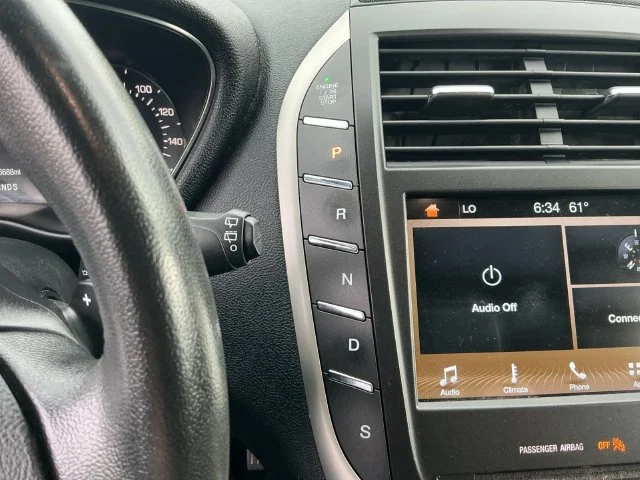 Used 2017 Magnetic Gray Metallic Lincoln Premiere image 18