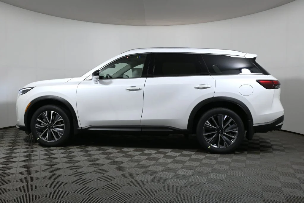 New 2027 White INFINITI LUXE image 2