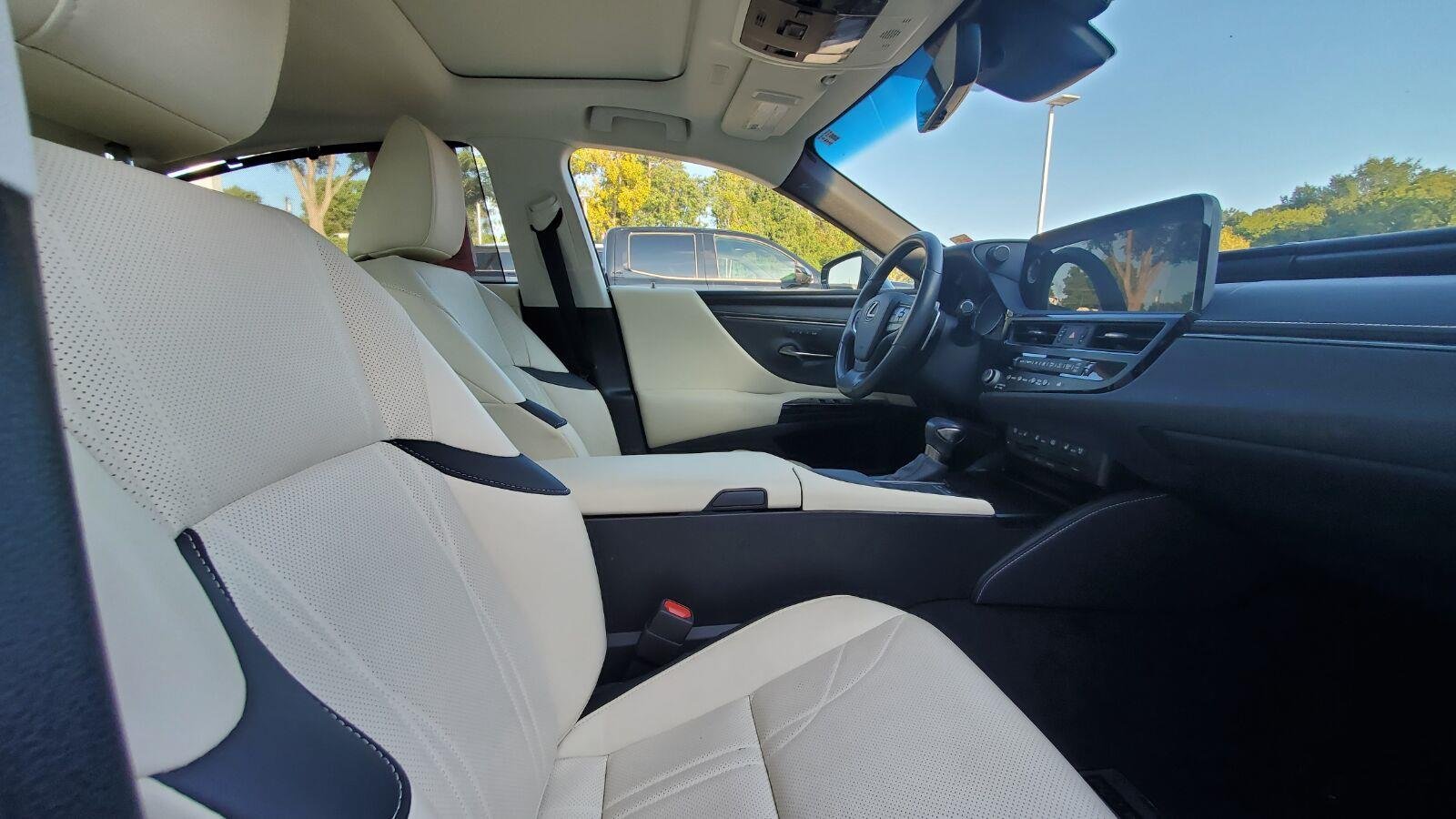 Used 2022 Eminent White Pearl Lexus ES 350 Ultra Luxury image 4
