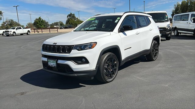 New 2026 Bright White Clearcoat Jeep Latitude Altitude image 7