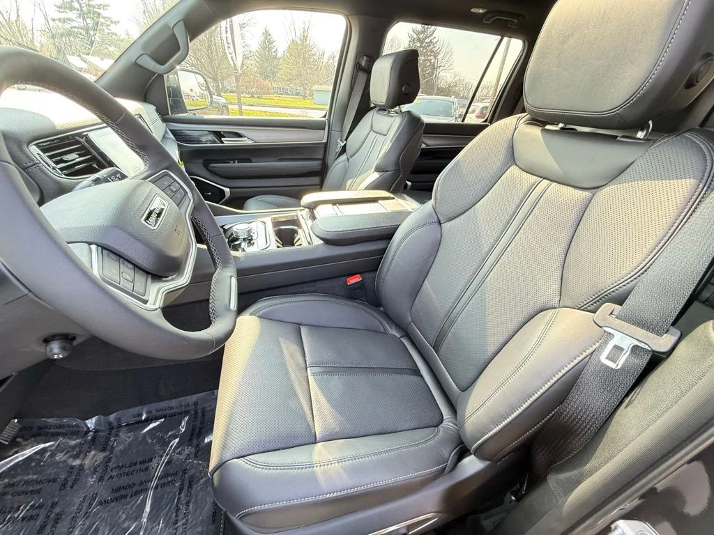 New 2026 Baltic-Gray Metallic Clear-Coat Exterior Paint Jeep Limited Altitude image 22