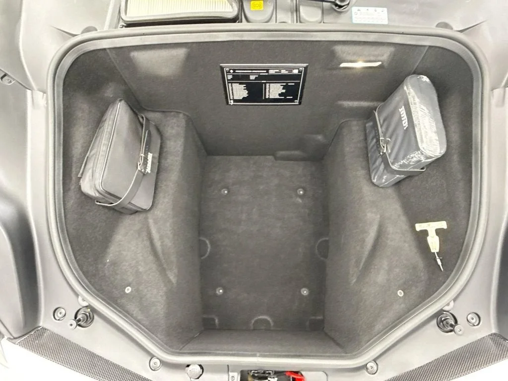 Used 2018 Bianco Avus Ferrari  image 31