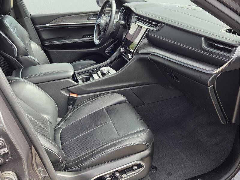 Used 2022 Gray Metallic JEEP OVERLAND 4X2 image 18