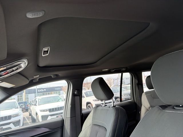 New 2026 Diamond Black Crystal Pearl-Coat Exterior Paint Jeep Laredo X image 15