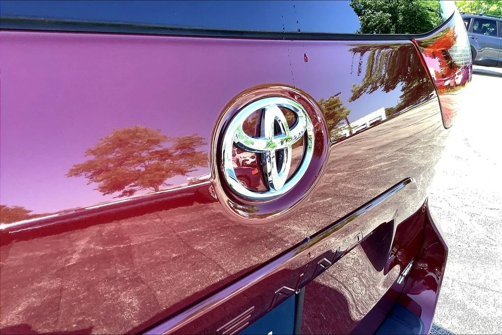 Used 2020 Red Toyota XLE image 36
