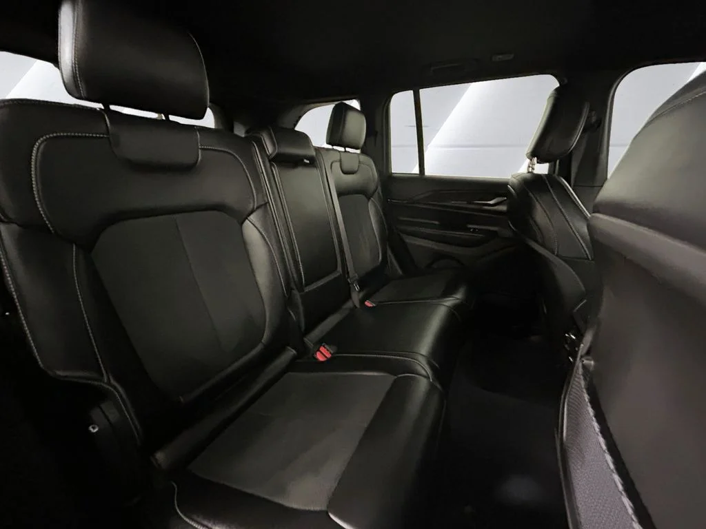 Used 2023 Black Jeep Altitude image 16