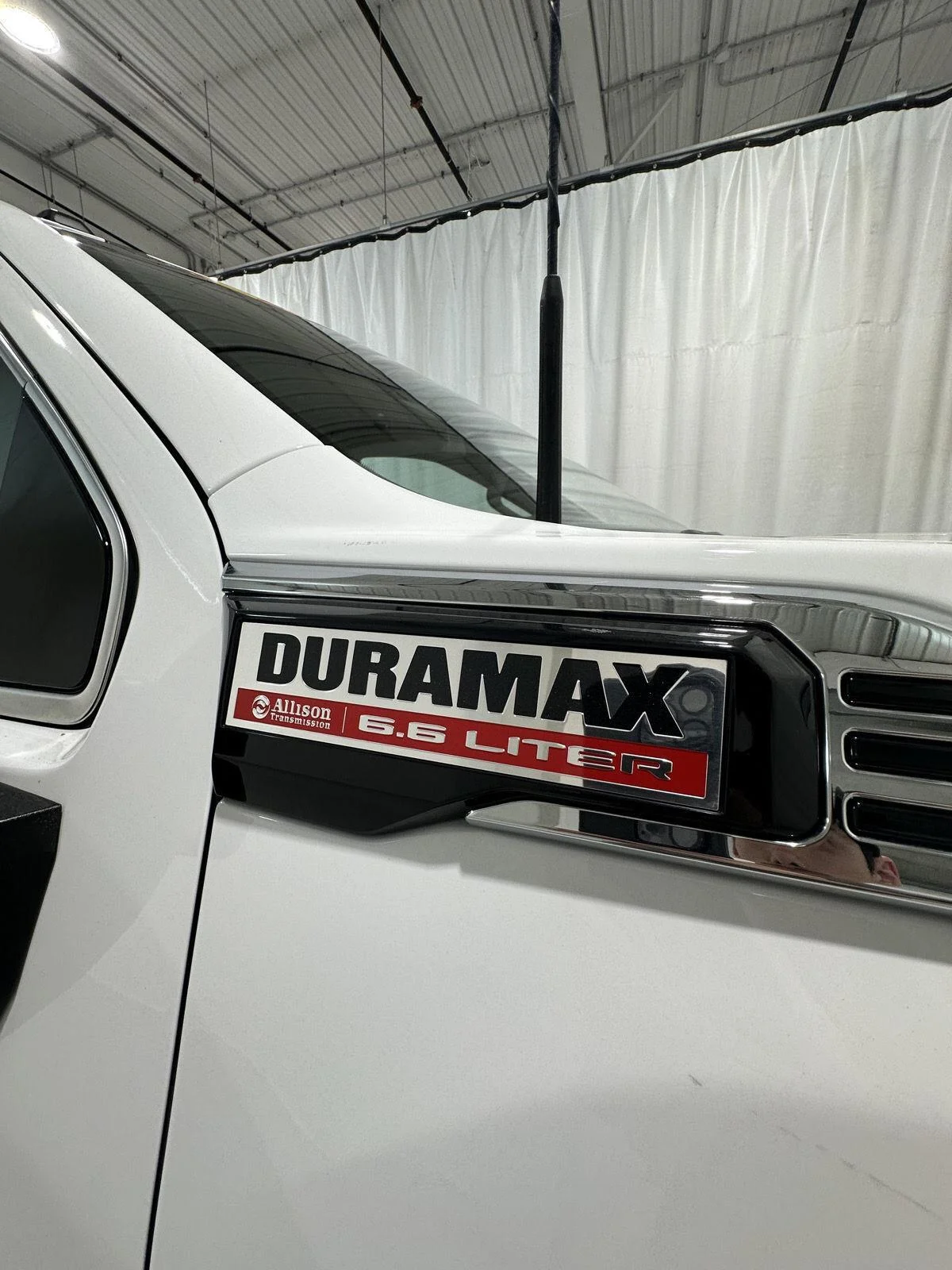 Used 2025 Summit White GMC SLE image 27