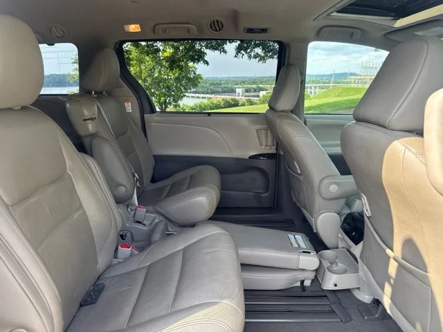 Used 2019 Silver Toyota XLE image 11