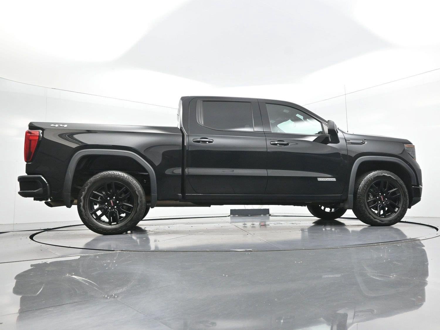 Used 2024 Onyx Black GMC Elevation image 46