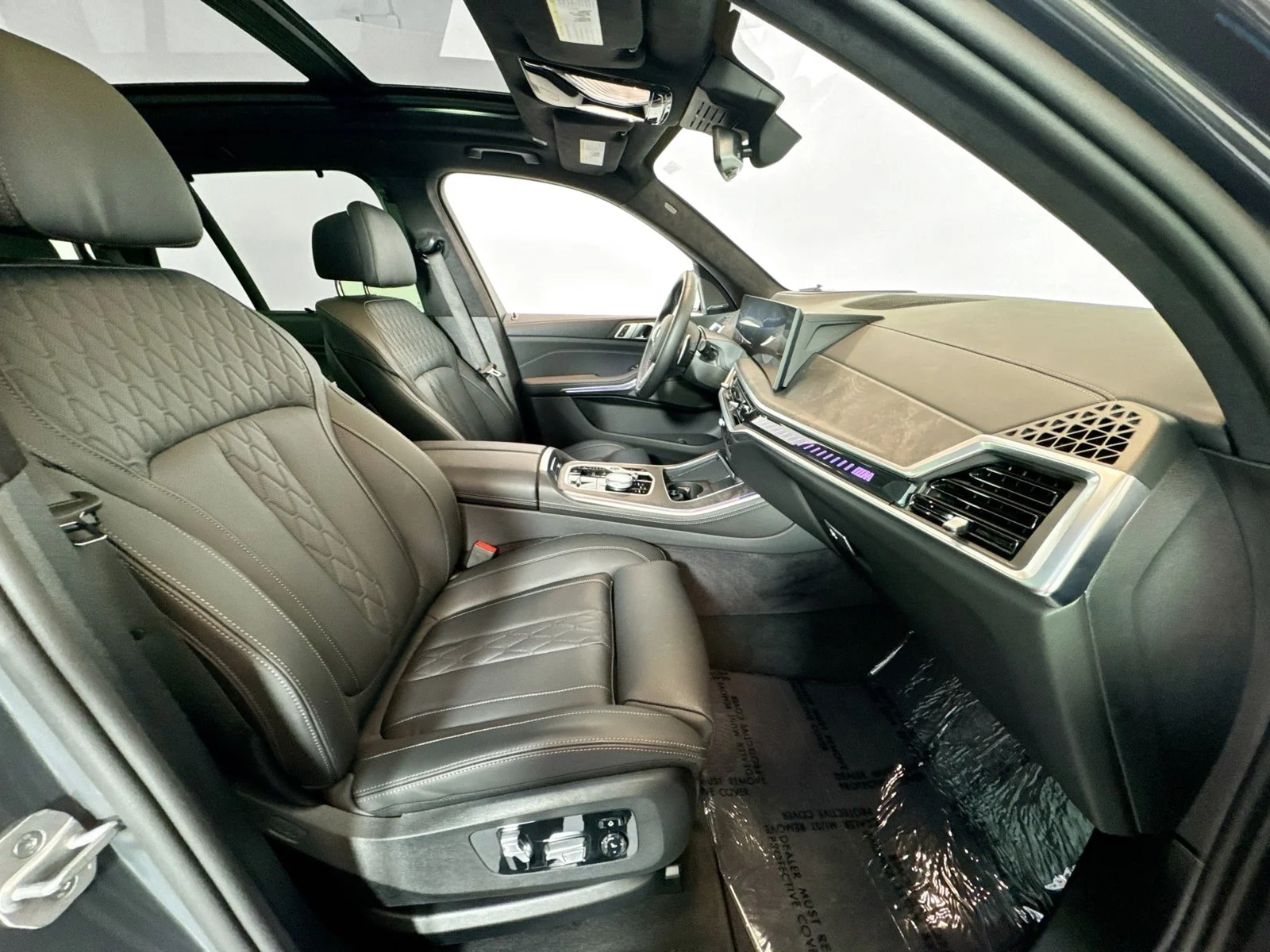 Used 2026 Dravit Grey Metallic BMW M60i image 28