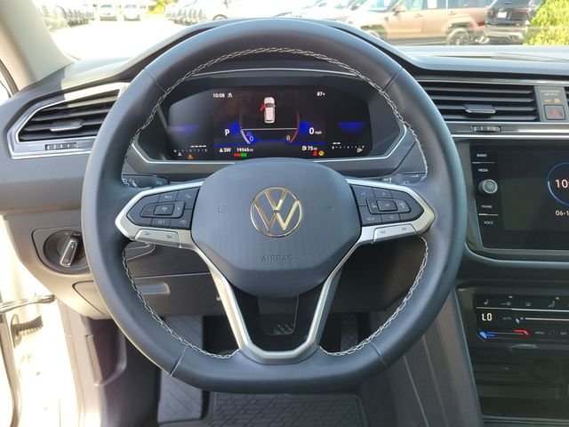Used 2023 White Volkswagen 2.0T SE image 30