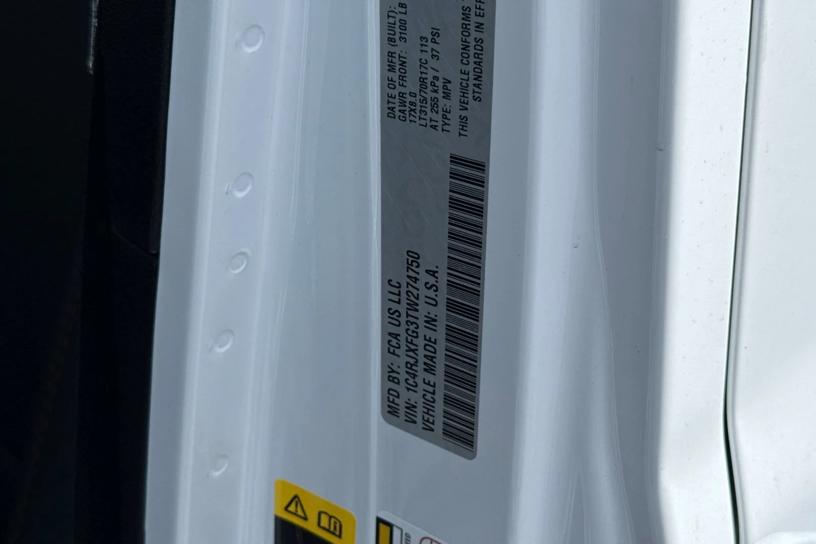 New 2026 Bright White Clear-Coat Exterior Paint Jeep Rubicon X image 29