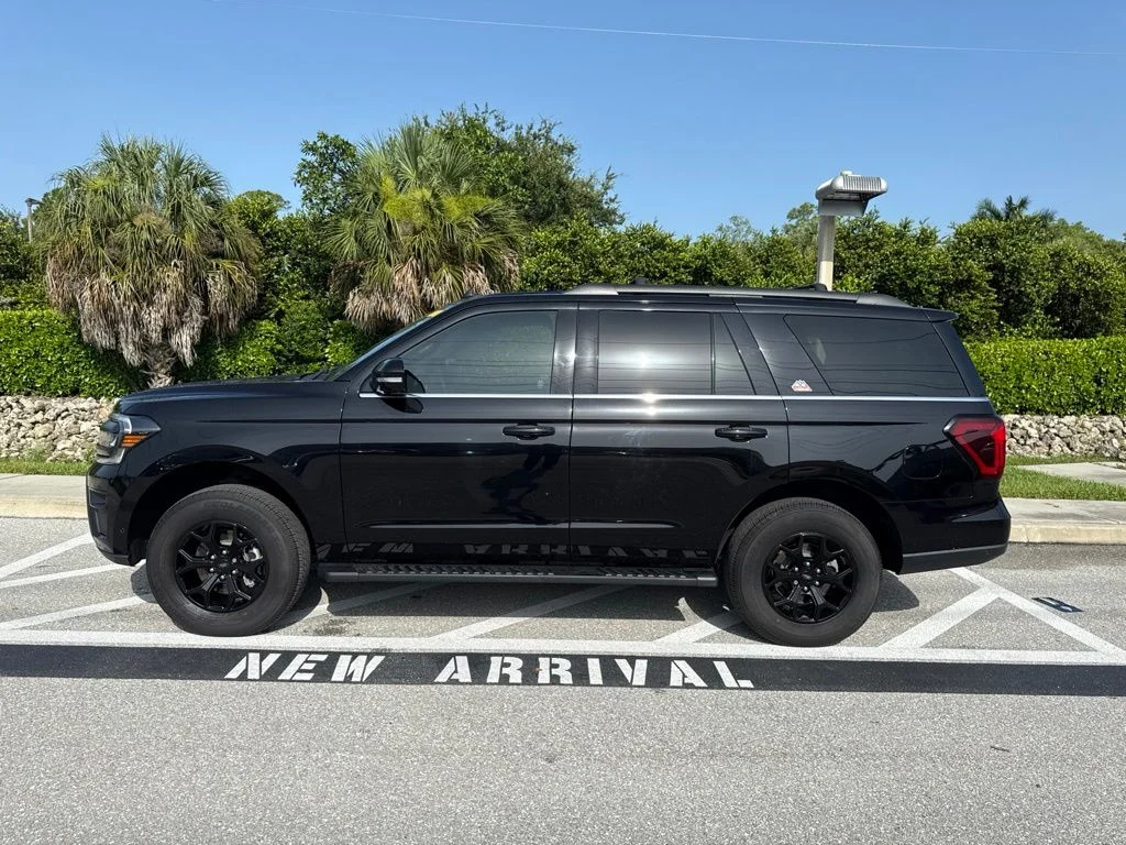 Used 2022 Black Metallic Ford Timberline image 2