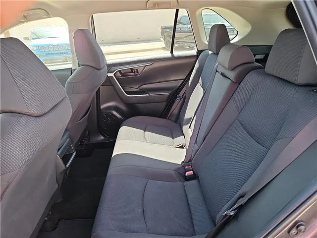 Used 2019 Silver Sky Metallic Toyota LE Front-wheel Drive image 9