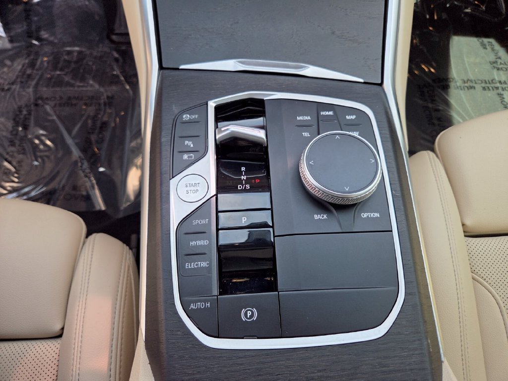 2023 BMW 3 Series 330e - Photo 30
