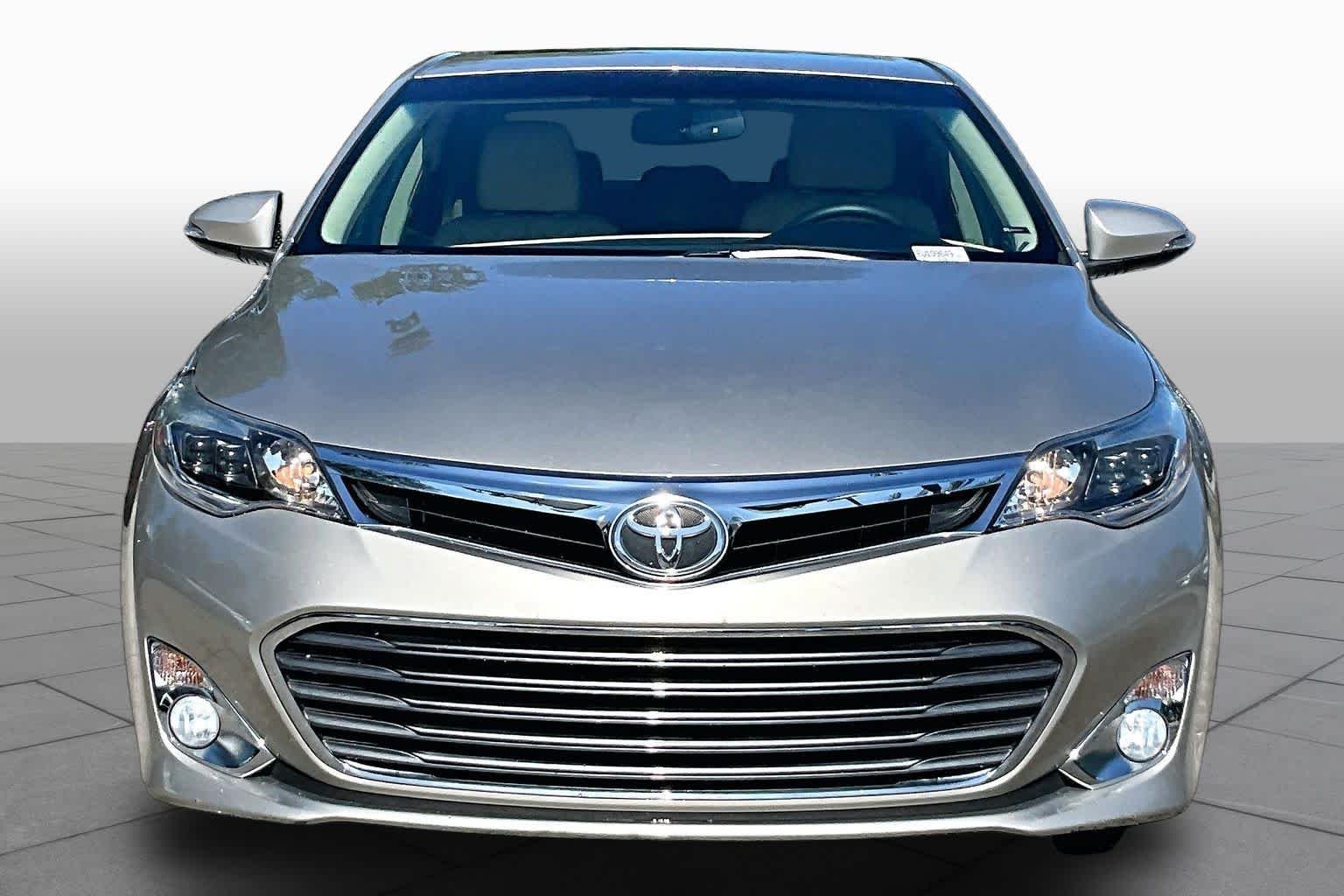 Used 2014 Creme Brulee Mica Toyota XLE image 4