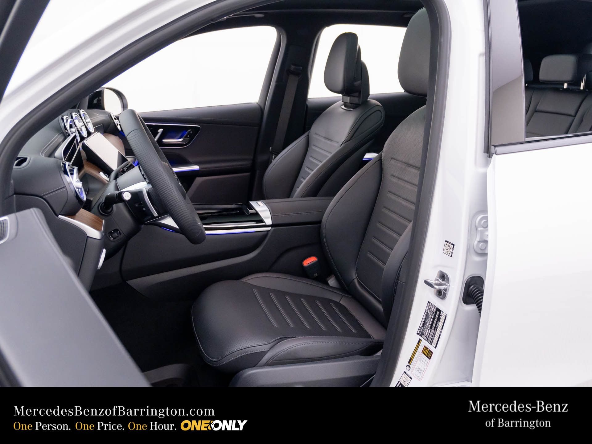 New 2026 MANUFAKTUR Moonlight White Metallic Mercedes-Benz GLC 300 image 18