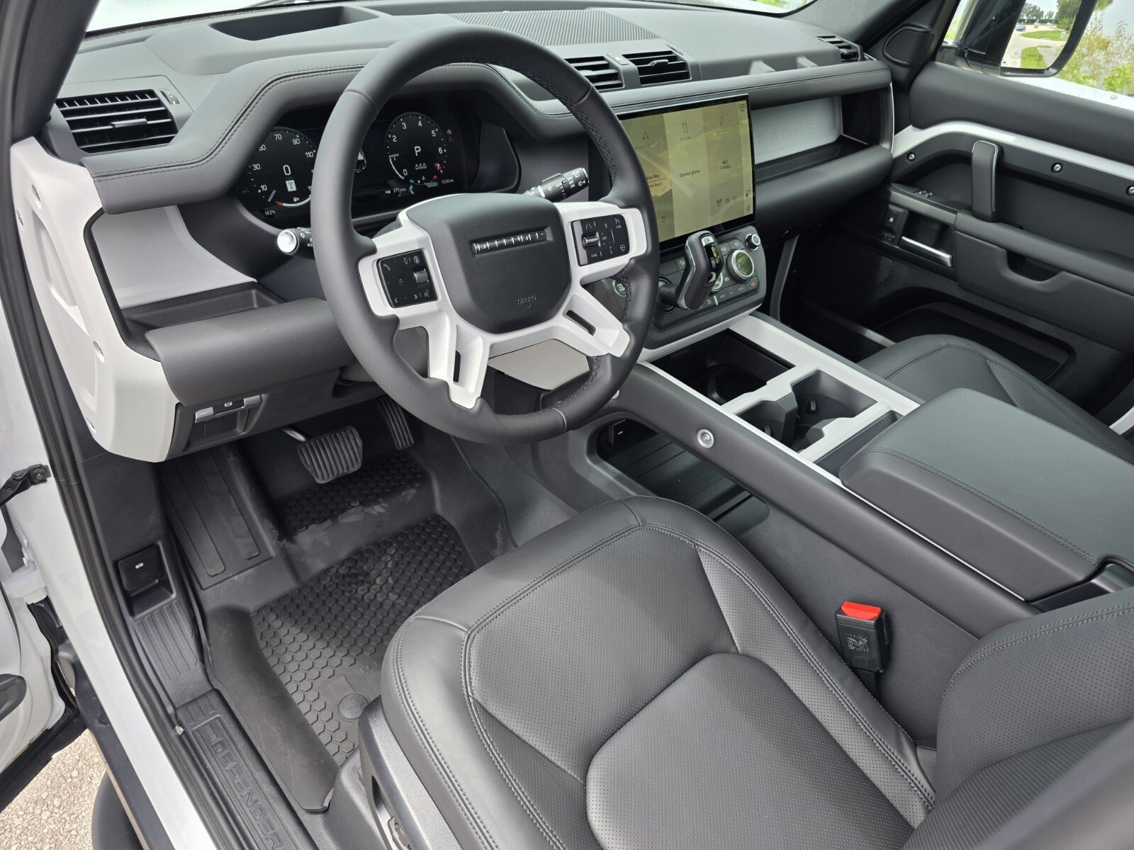 New 2026 Fuji White Land Rover P400 X-Dynamic SE image 10