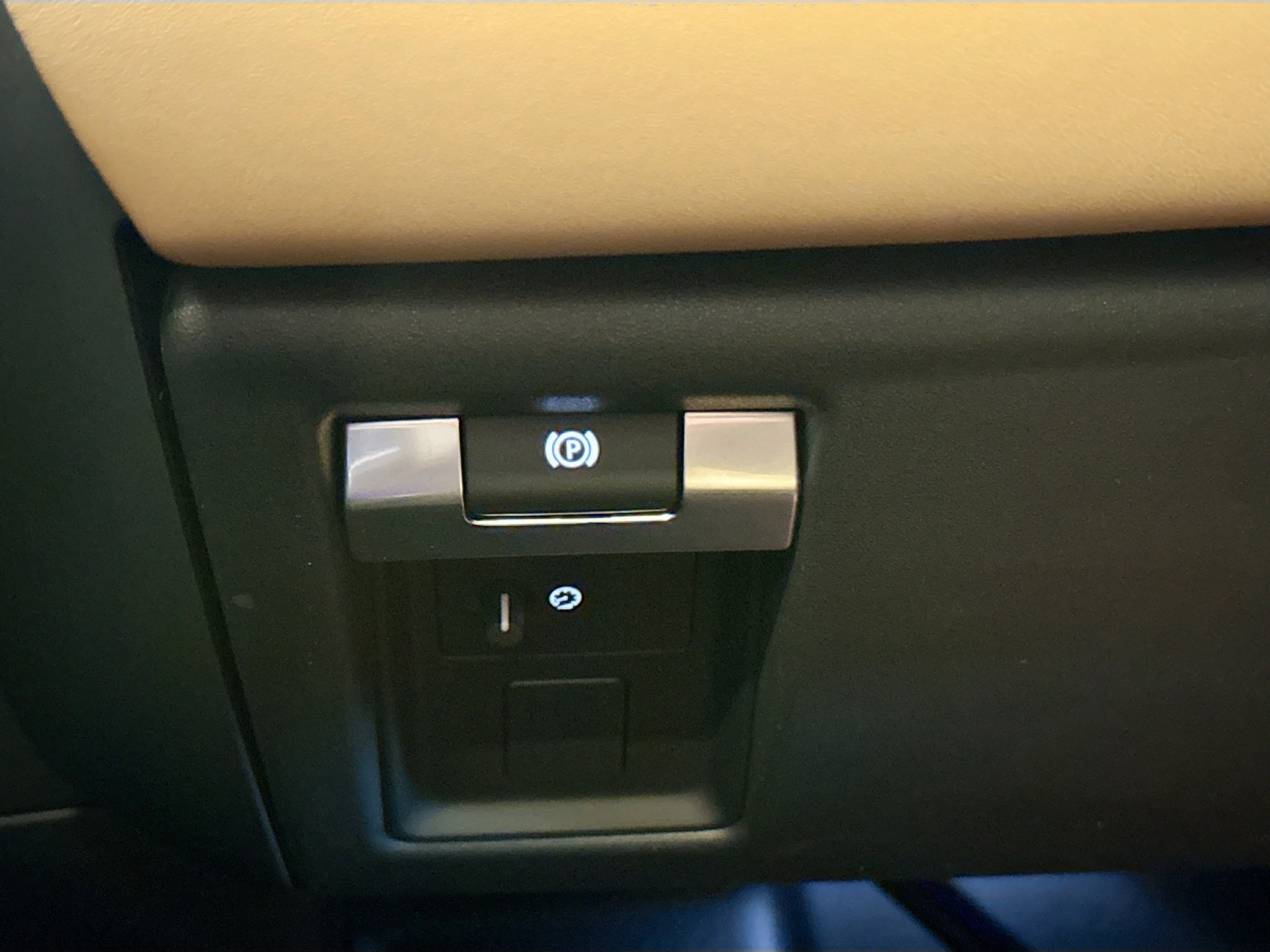 New 2026 Woolstone Green Land Rover X-Dynamic SE image 35