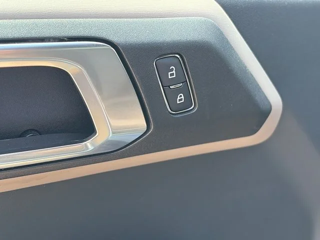 Used 2024 Gray Ford Wildtrak image 16