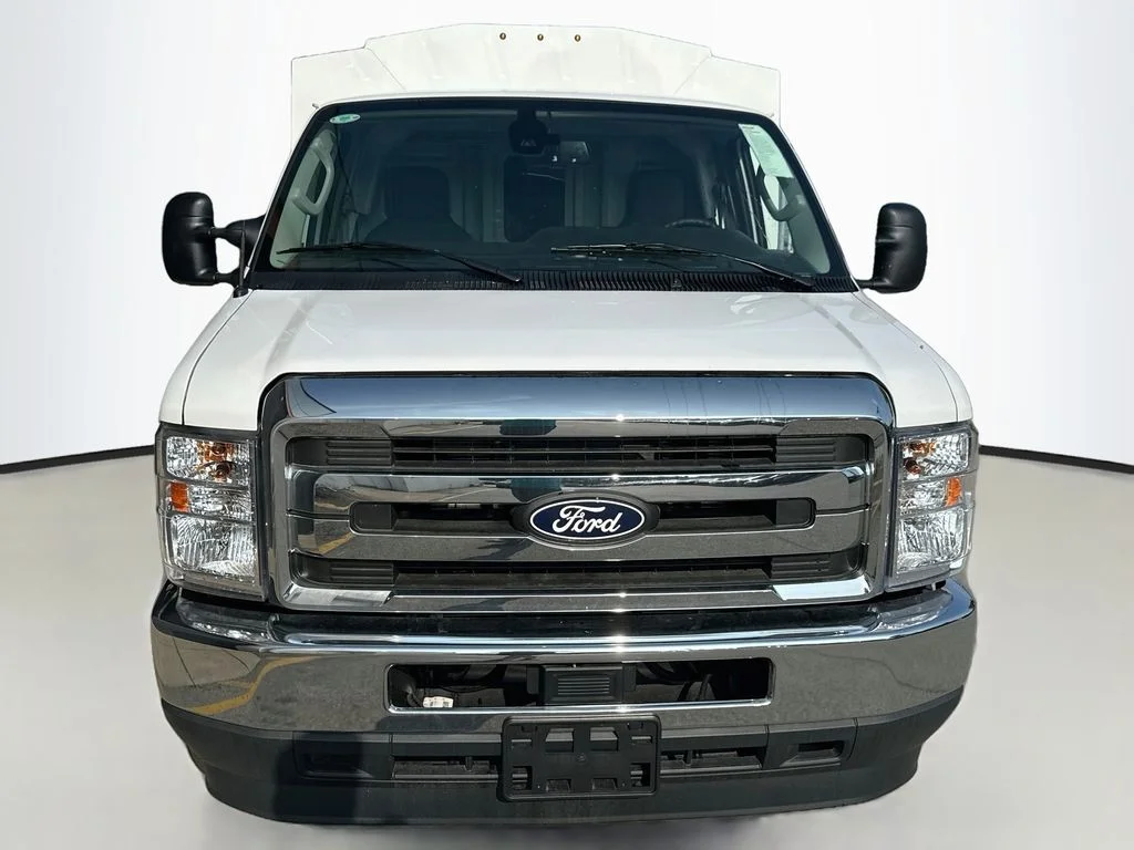 New 2027 Oxford White Ford E-350 SRW image 2