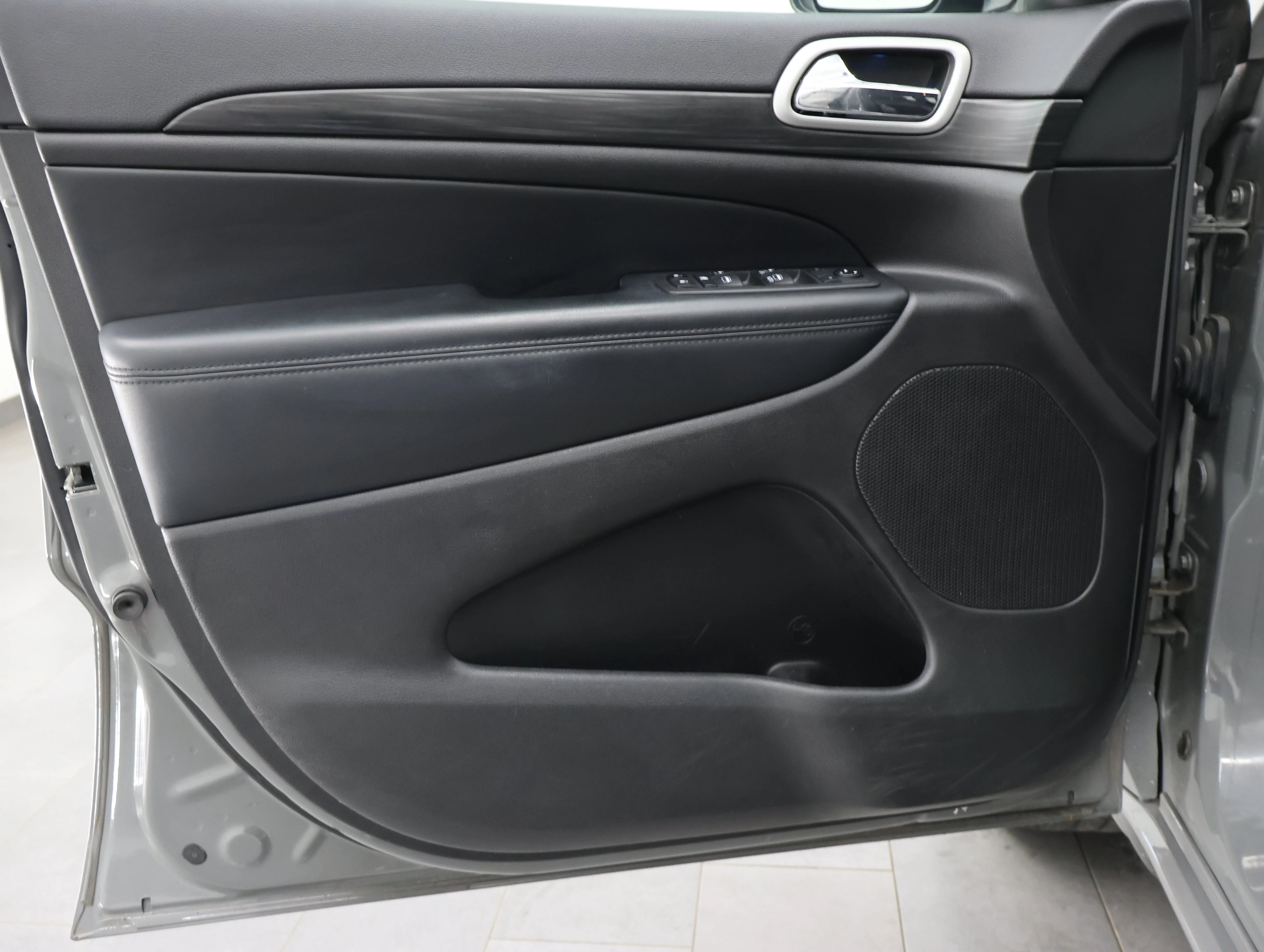 Used 2020 Sting-Gray Clearcoat Jeep Altitude image 40
