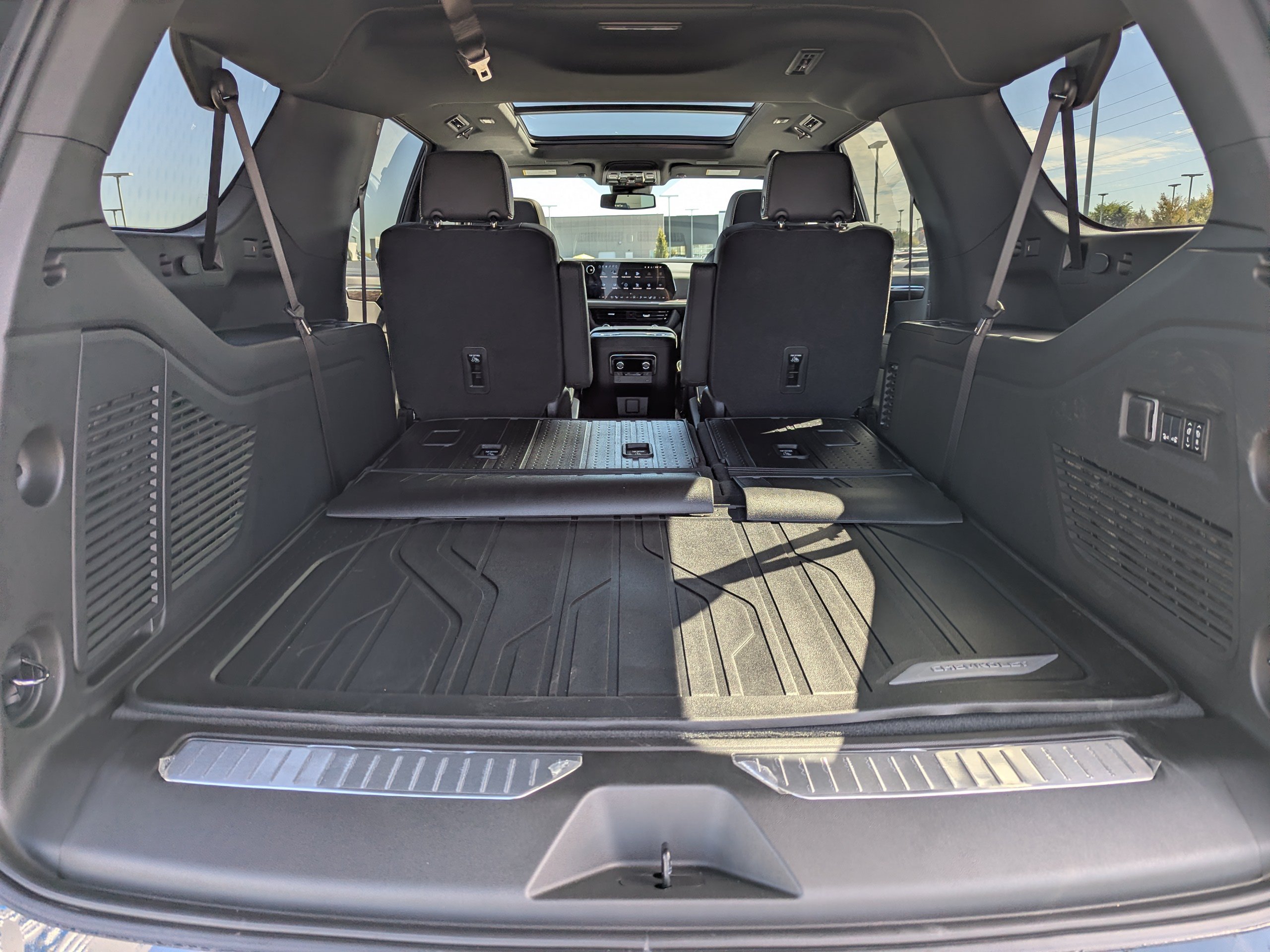 2026 Chevrolet Suburban Premier - Photo 37