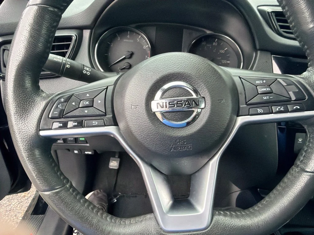 Used 2017 Black Nissan SL image 24