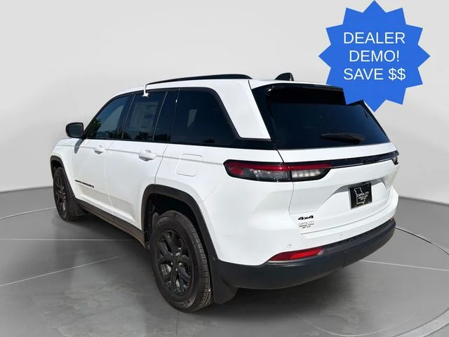 New 2026 Bright White Clear-Coat Exterior Paint Jeep Altitude image 6