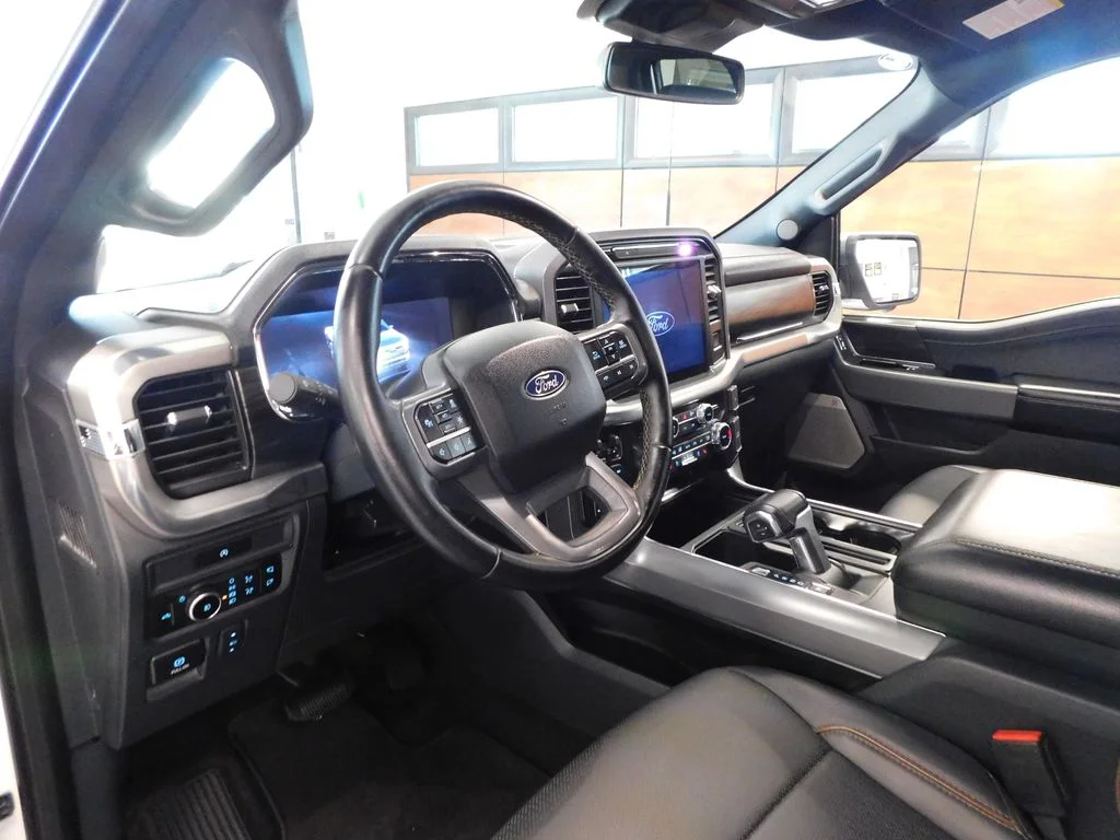 Certified Used 2025 Oxford White Ford Lariat image 14